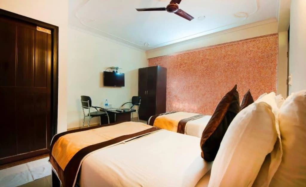CharanPahari Hotel - main photo