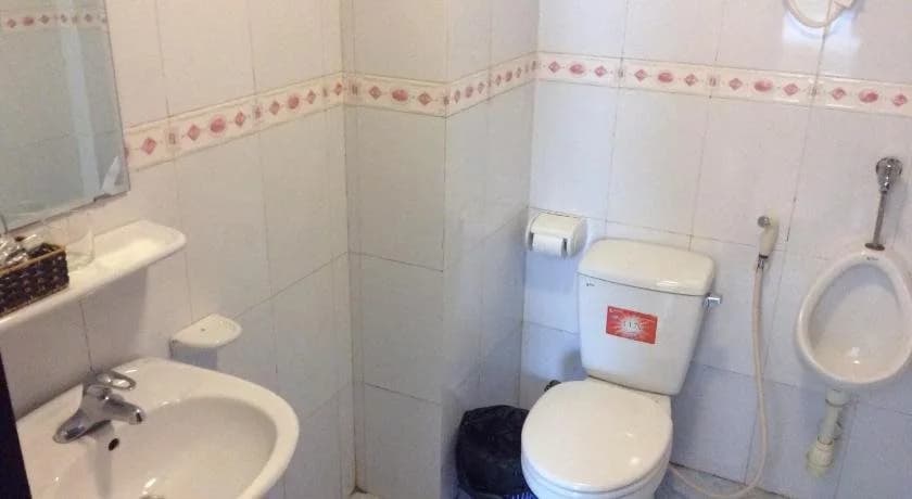 RedDoorz near Dai Hoc Ha Noi - photo 10