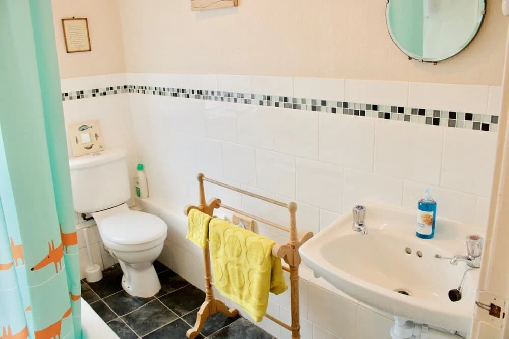 1 Bedroom Private Garden Flat - photo 6