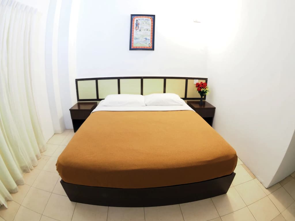Hash House Hotel - photo 3