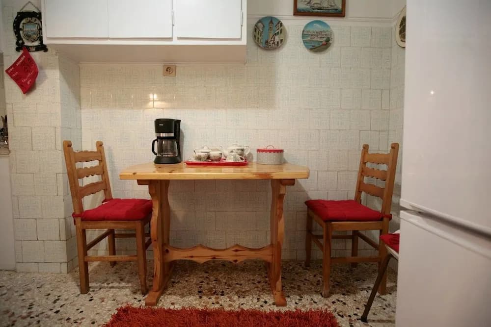Comfy & Tasteful Central Apt • 1' to Metro Station - photo 11