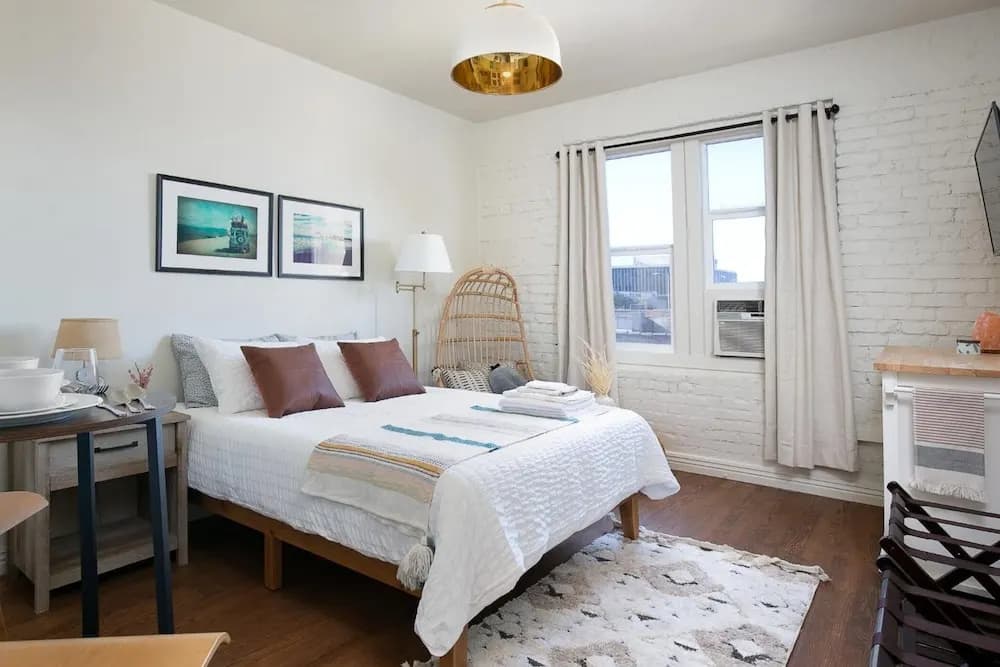 Beautiful Studio Near Hollywood! Sleeps 2! - photo 6