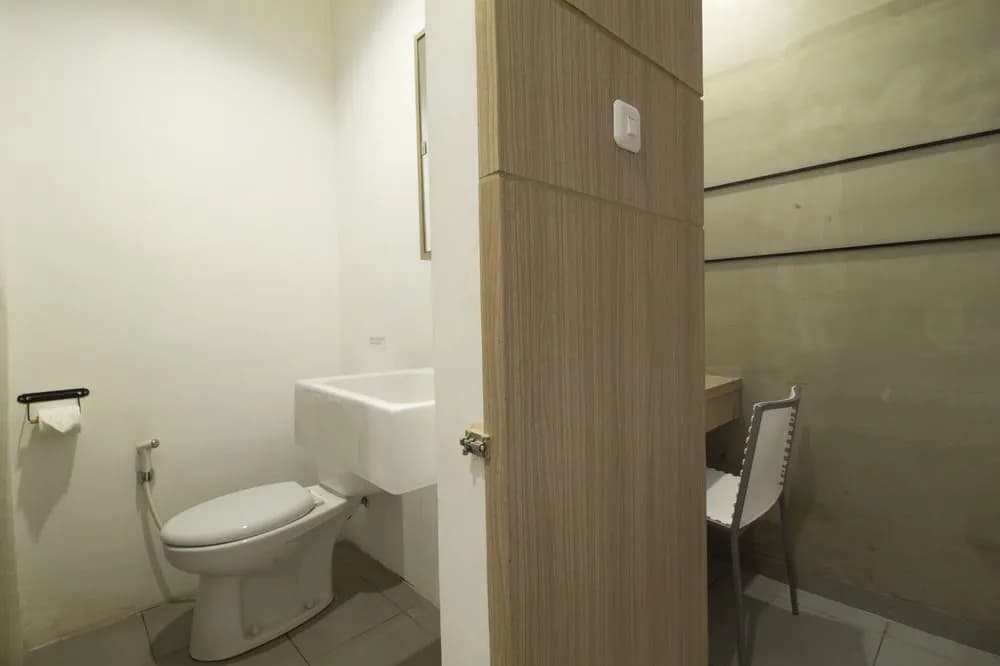 RedDoorz Plus @ Setiabudi Eight - photo 7