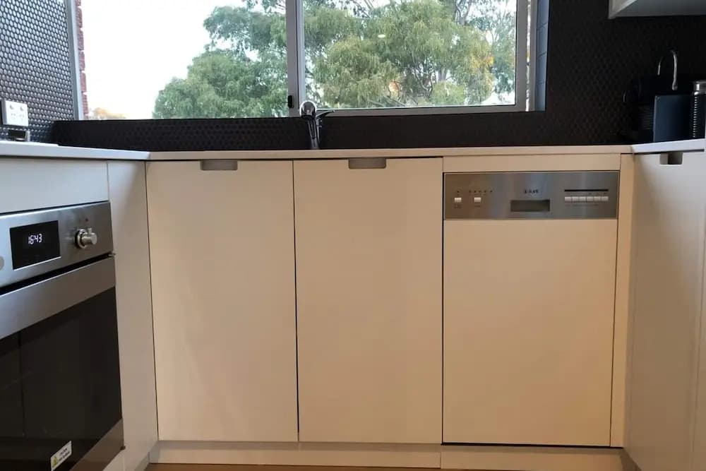 Sun-drenched 1 Bed Studio Apartment In Newtown - photo 10