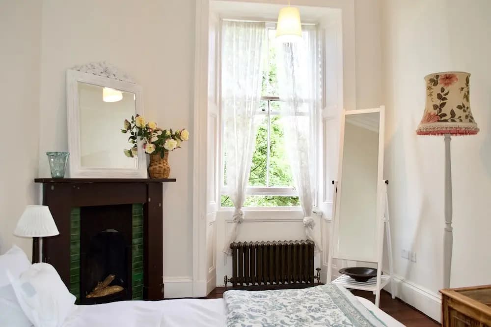 1 Bedroom Flat in Central Edinburgh - photo 8