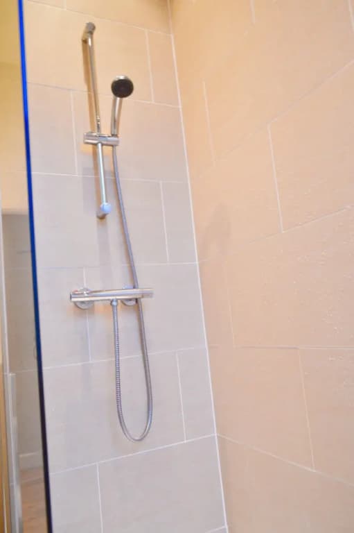 Homely 2 Bedroom Apartment in Stockbridge - photo 8