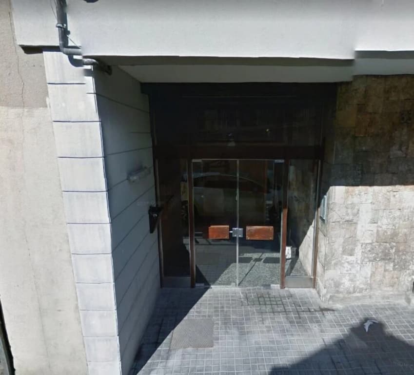 Three Bedroom Apartment in Sants - photo 2