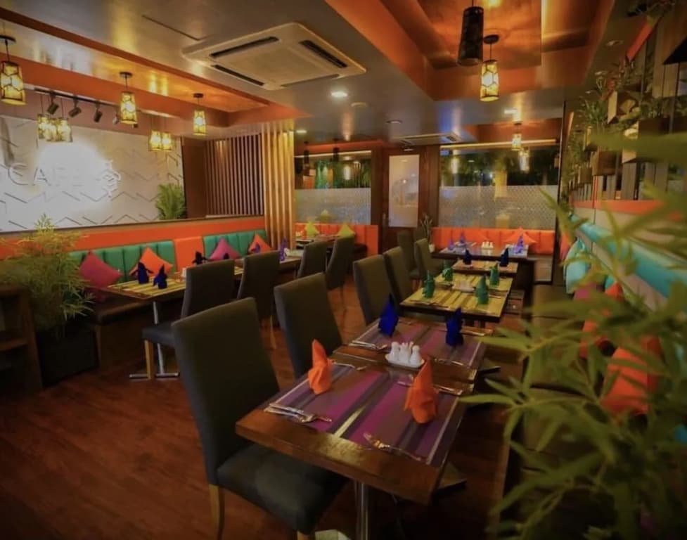 Beehive Central Hotel - photo 23