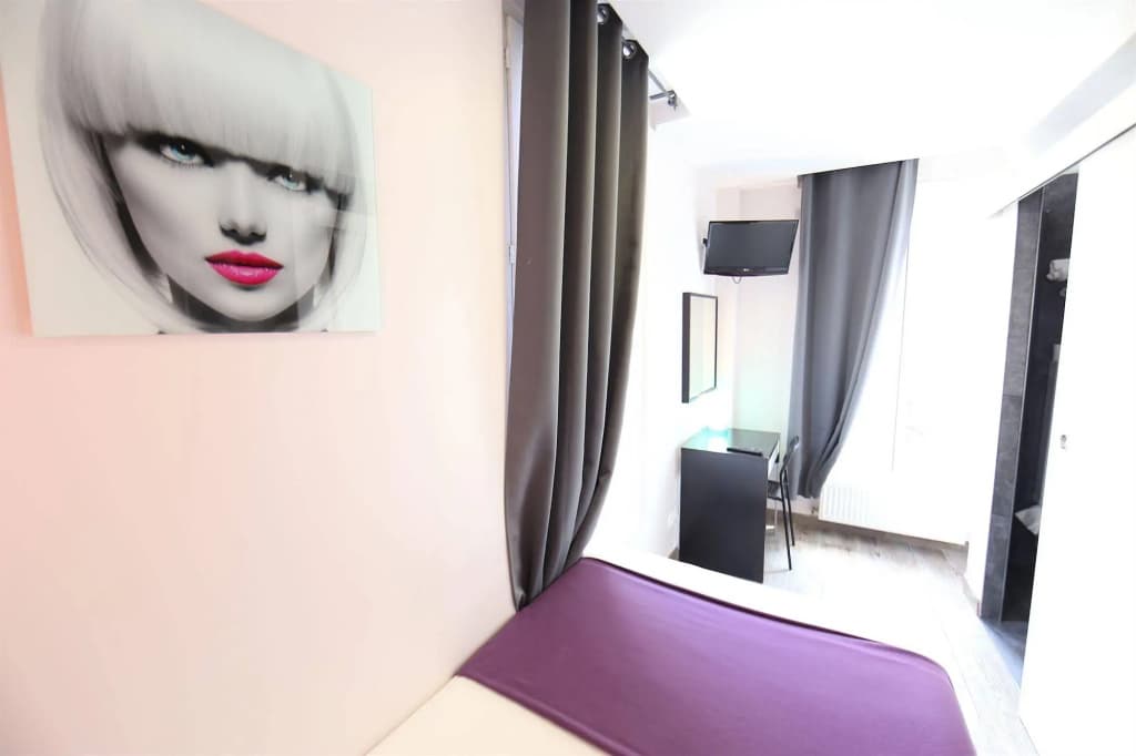 Sweet Hotel - photo 2