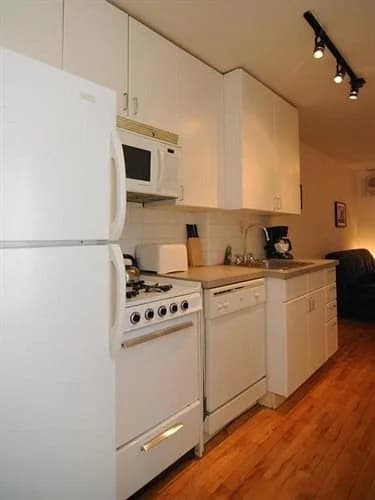 New York East Village Suites E - photo 18