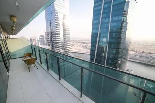 Luton Vacation Homes - Damac Maison Studio, Canal View - photo 7