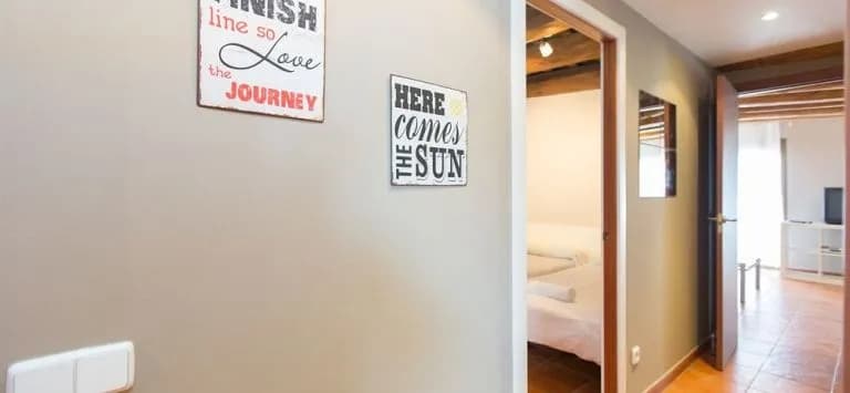AinB Raval Hospital Apartments - photo 10