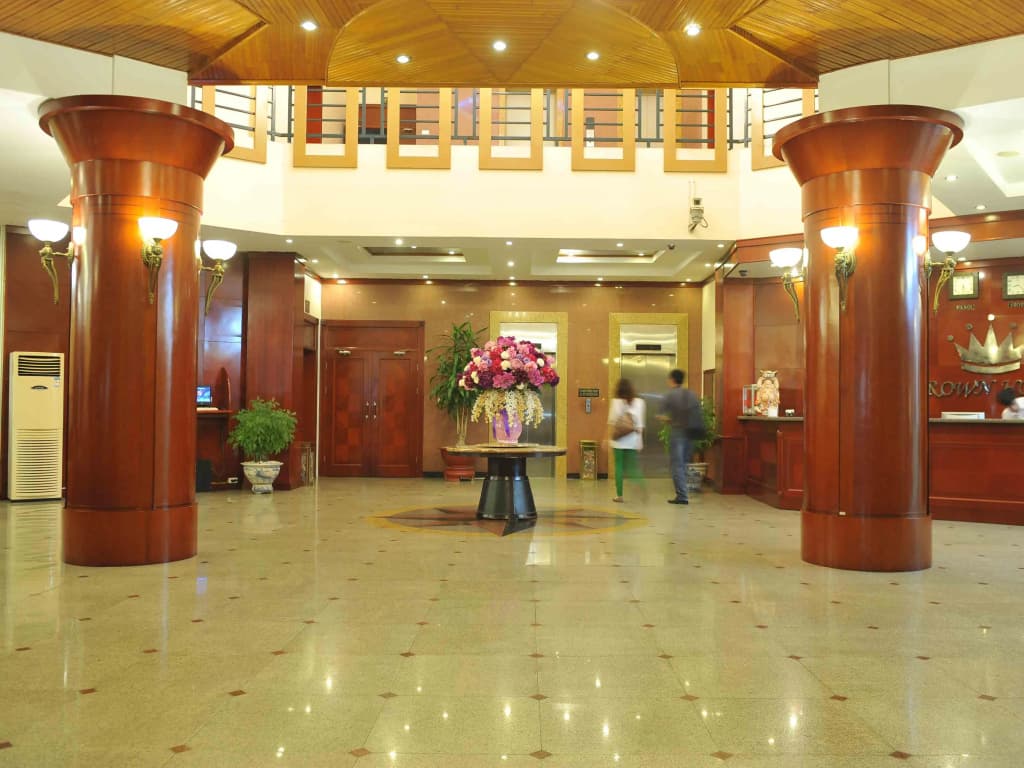 Crown Hotel - photo 17