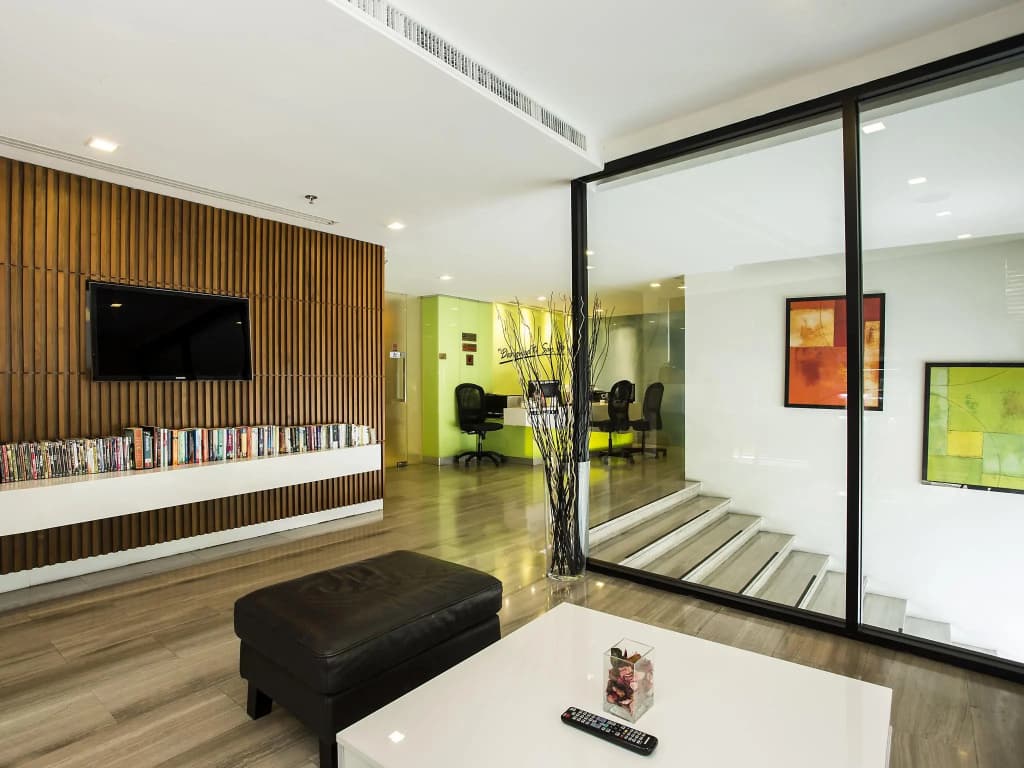 Marvin Suites Hotel - photo 2