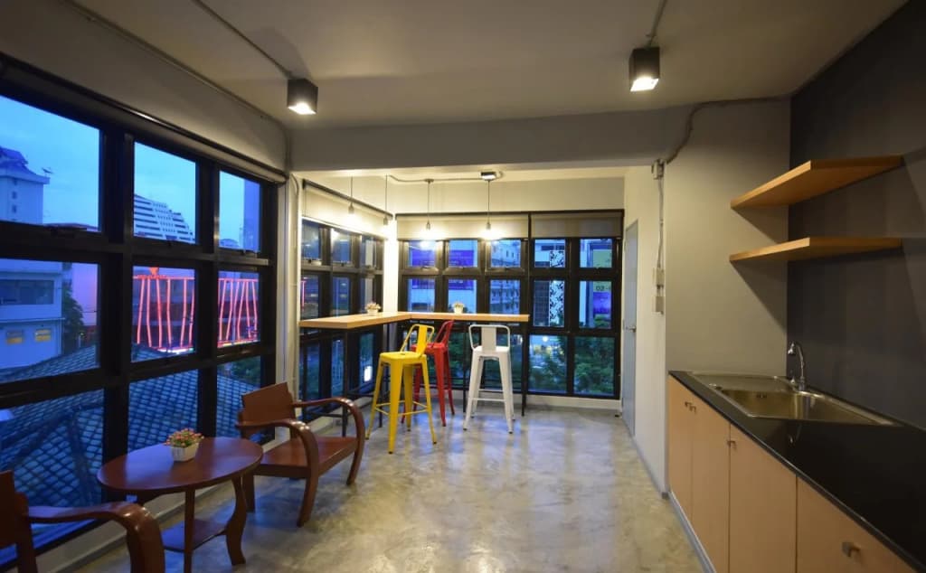 The Chatbox Silom Hostel - photo 14