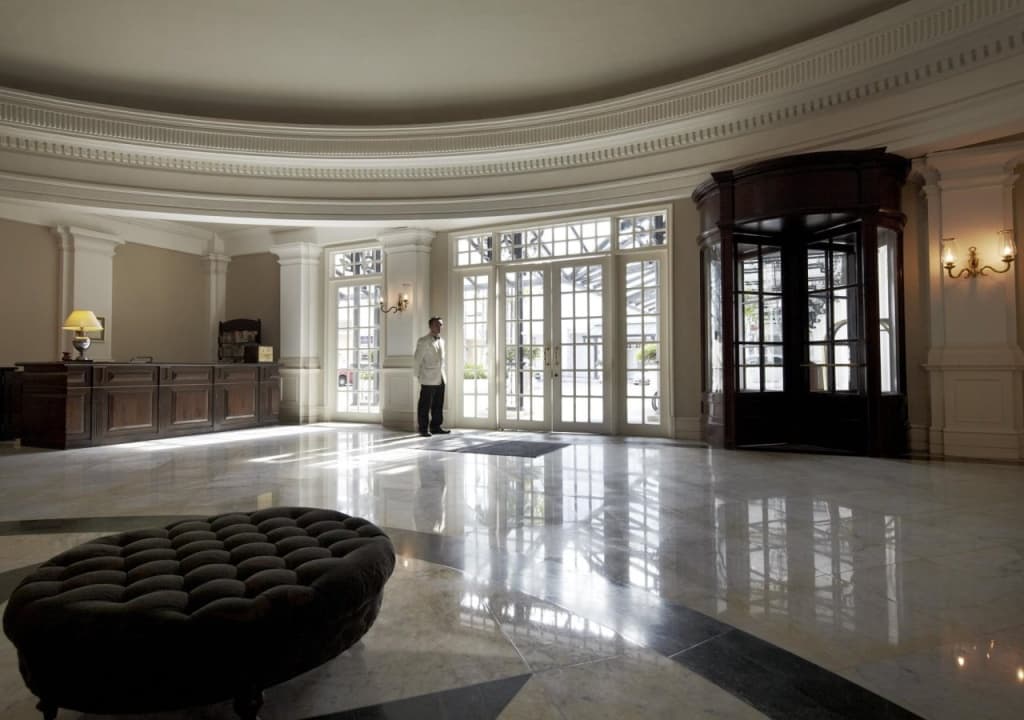 Eastern And Oriental Hotel - photo 2