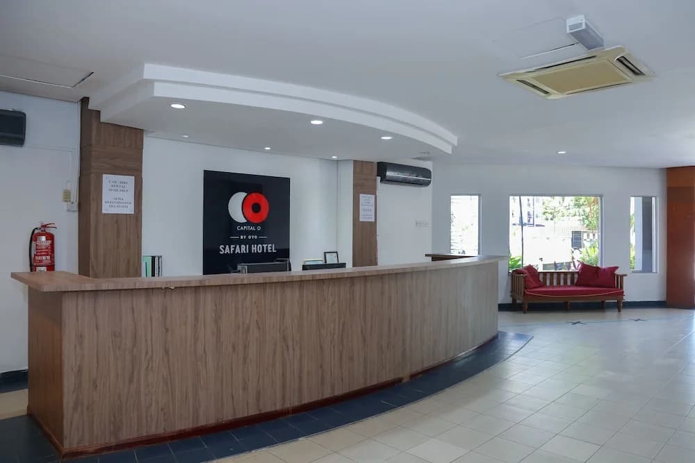 OYO Capital O 89876 Safari Hotel - photo 2