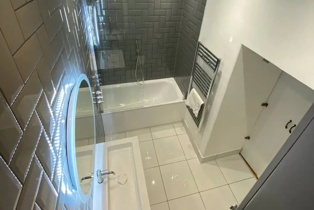 Beautiful 2 Bedroom Property in Earl's Court - photo 12