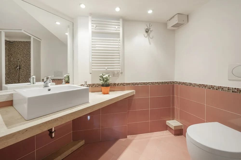 Inviting 3-bed Apartment in Roma 4mins to Colosseo - photo 7