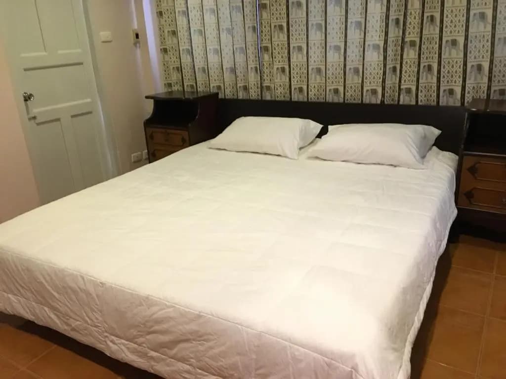 The Grand Palace Hostel - photo 3