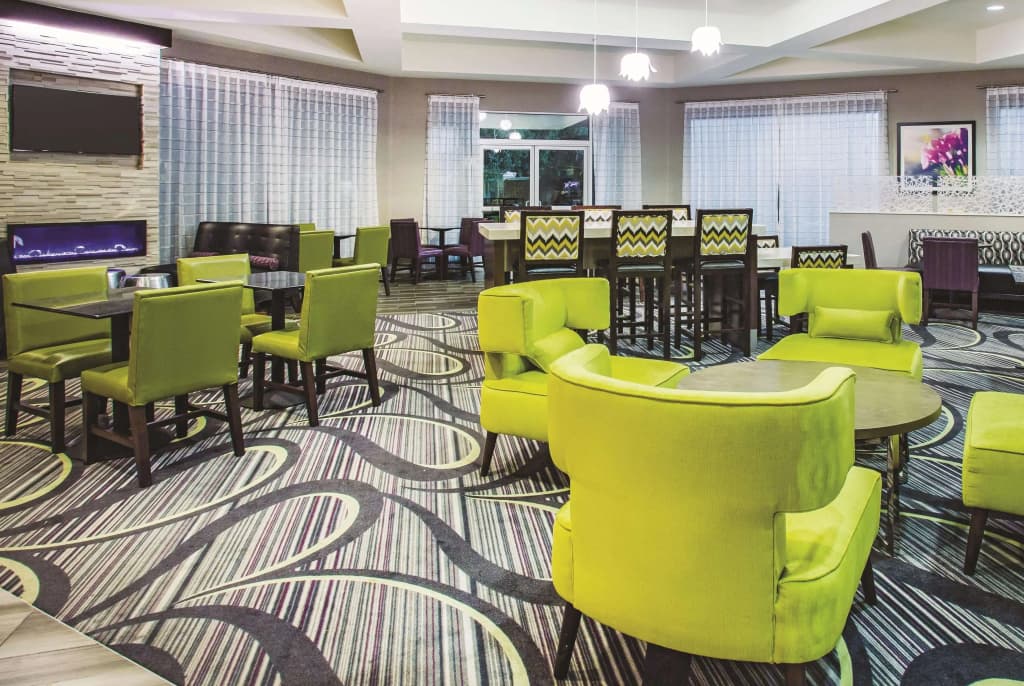 La Quinta Inn & Suites by Wyndham Las Vegas Summerlin Tech - photo 20