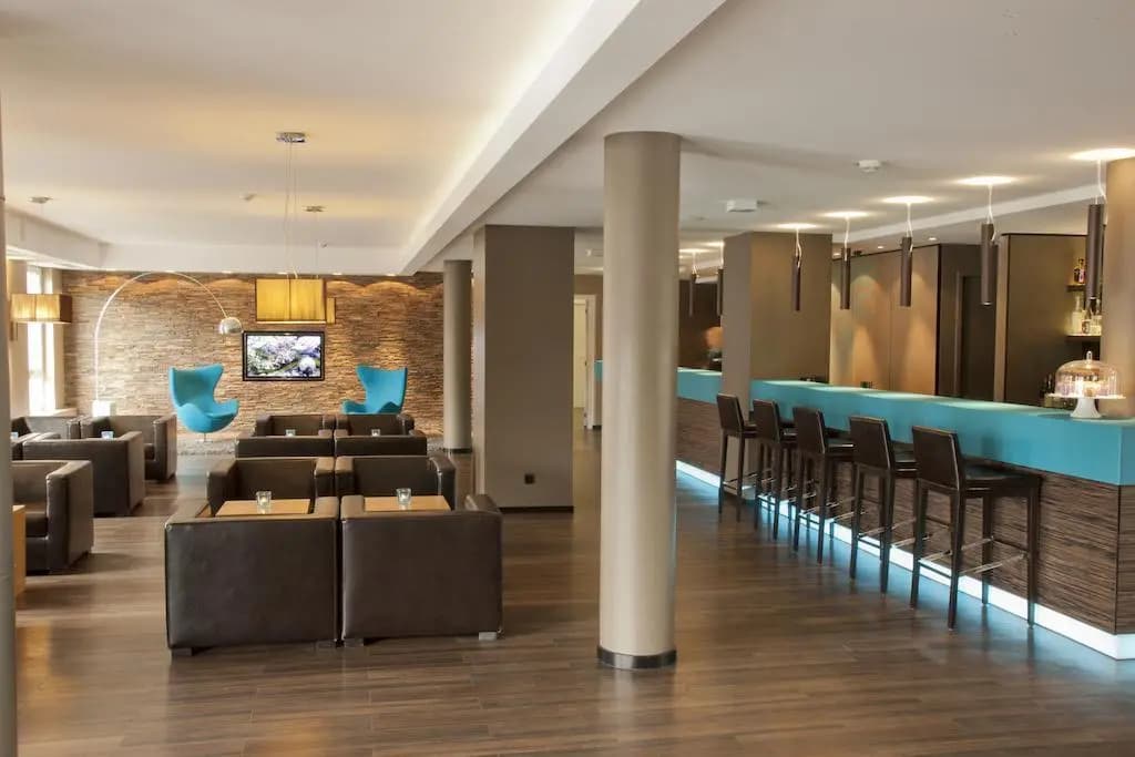 Motel One Berlin-Mitte - photo 2