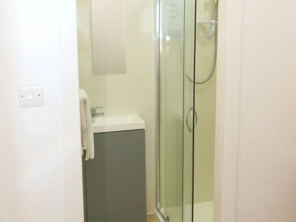 38 Broughton Road - photo 4