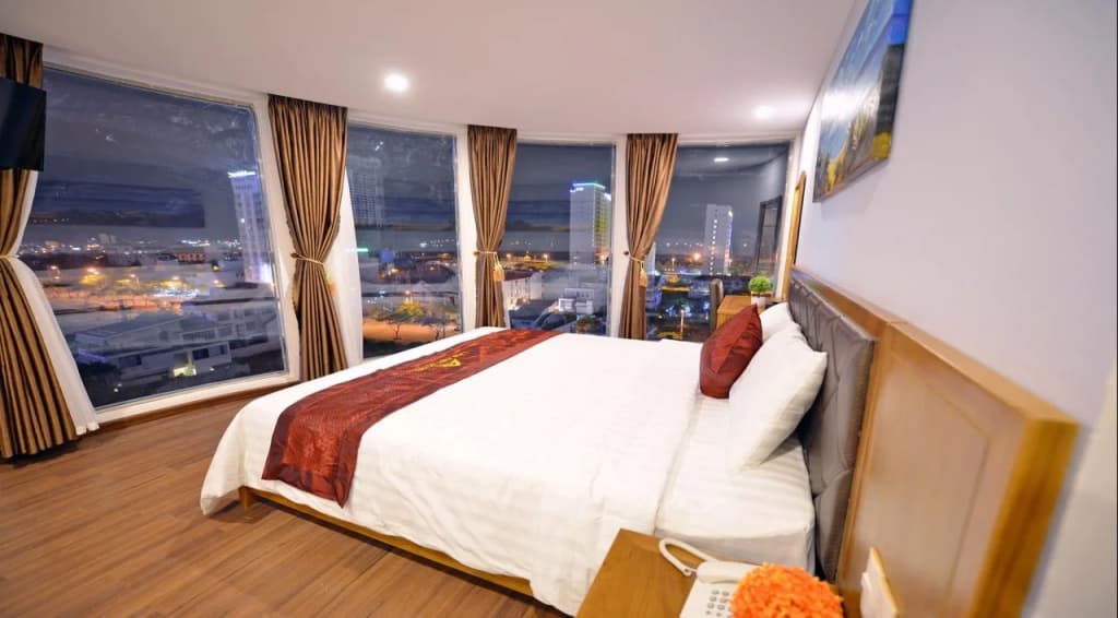 La Beach Hotel - photo 12
