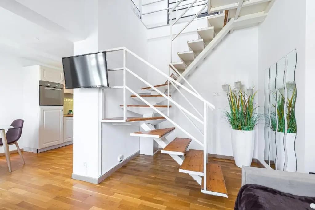 Massena Street - 1 Bdr Duplex with AC & Parking - photo 11