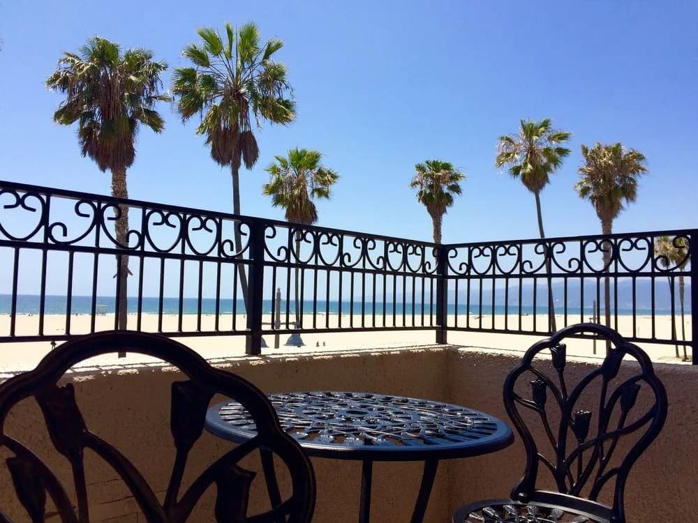 Venice Beach Suites Hotel - photo 16