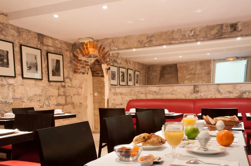 Hôtel Des Deux Avenues - photo 21