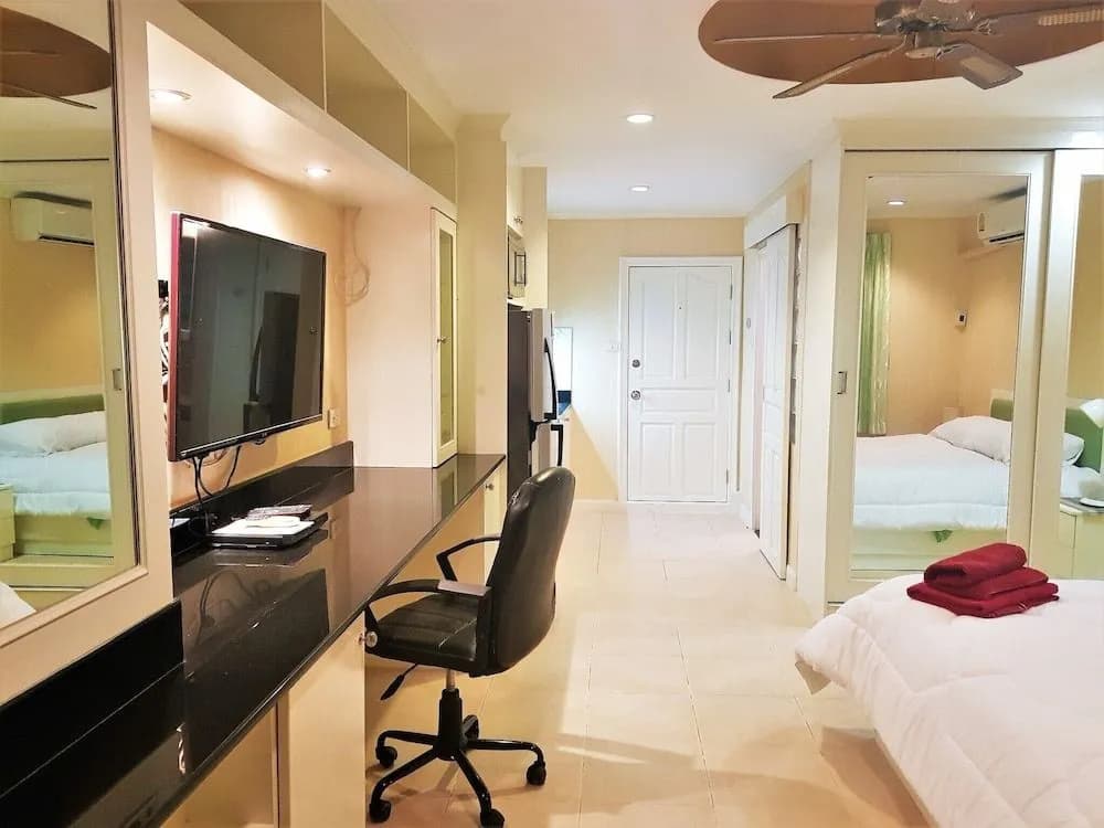 Jomtien Thip Condotel - photo 6