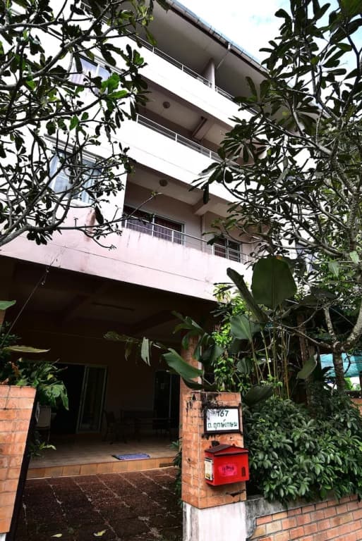 J2 Mansion - main photo