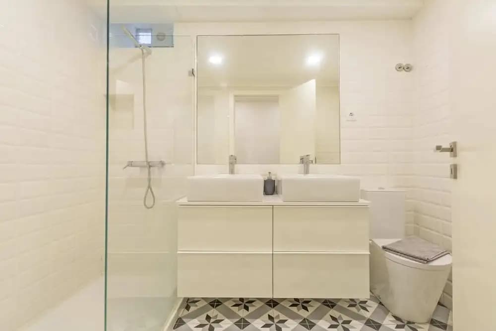 Amazing 3-bedroom Apartment in City Center - Fits 8 - photo 9