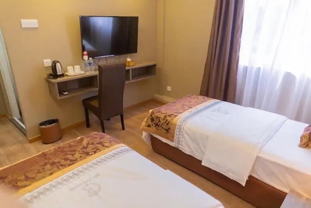 Red City Hotel - photo 5