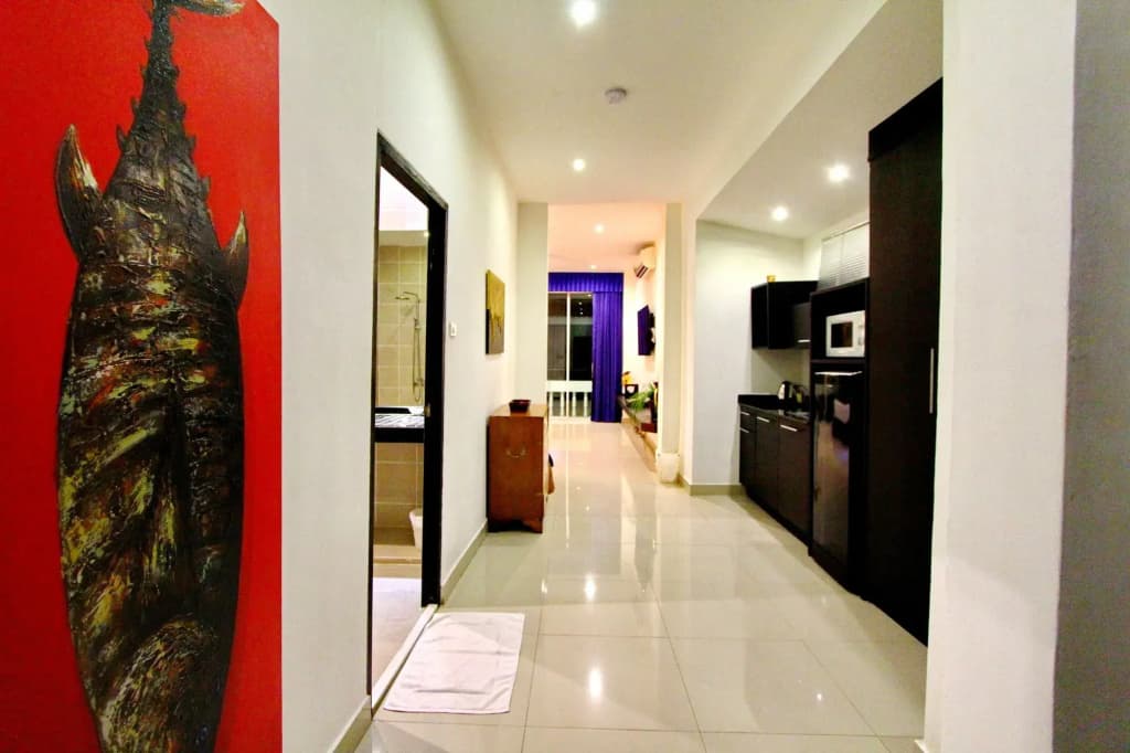 East Suites - photo 13
