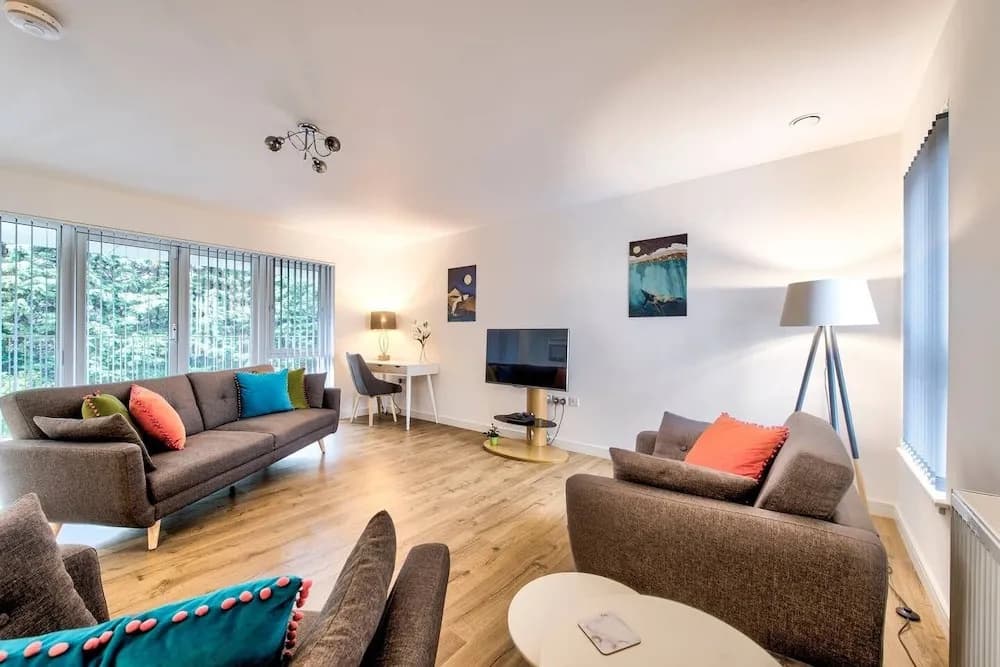 Stylish 2 Bed Apartment, With Easy Access To The City Centre - photo 12