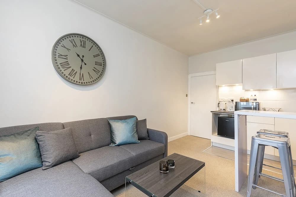 Imperial Suite in Swiss Cottage - photo 4