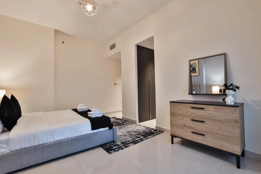 Luxe 1Bed Apt - Balcony & View - photo 2