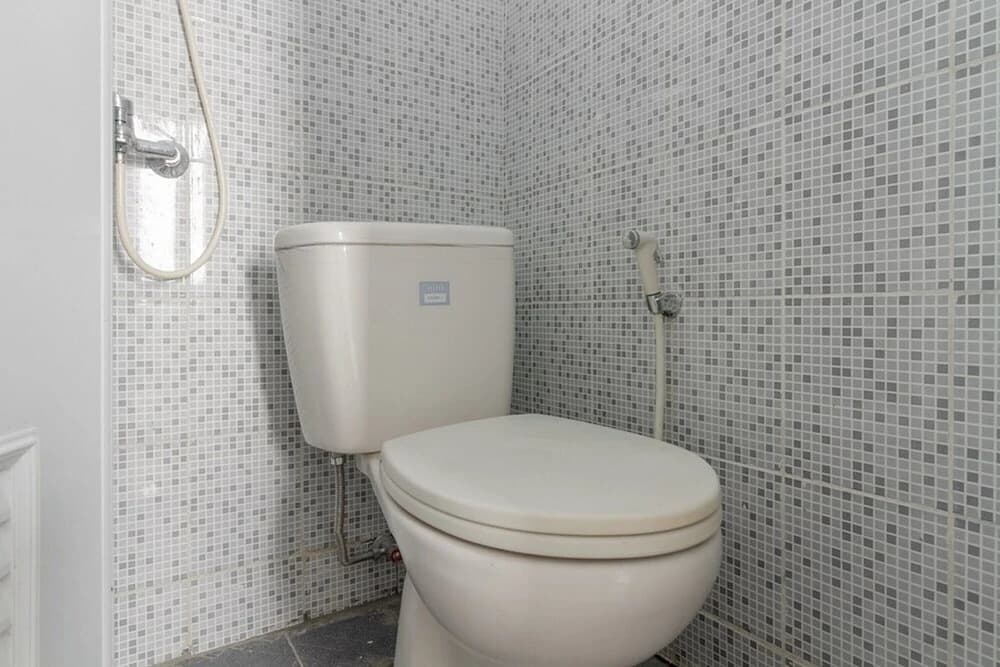 RedDoorz Plus near Taman Rasuna Menteng - photo 8