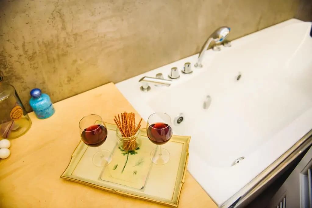 Perfectly located jacuzzi Apt - photo 6