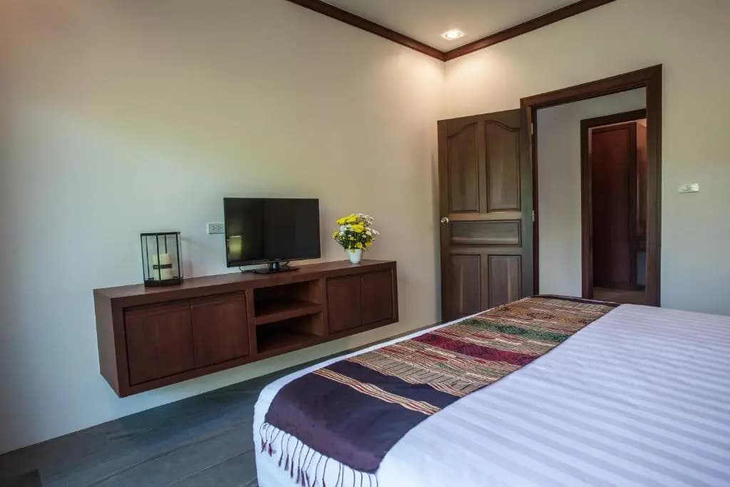 Baan Pinya Executive Bungalow - photo 2