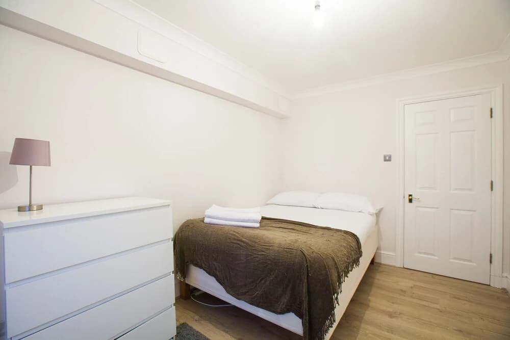 Three Bedroom Limehouse - photo 7