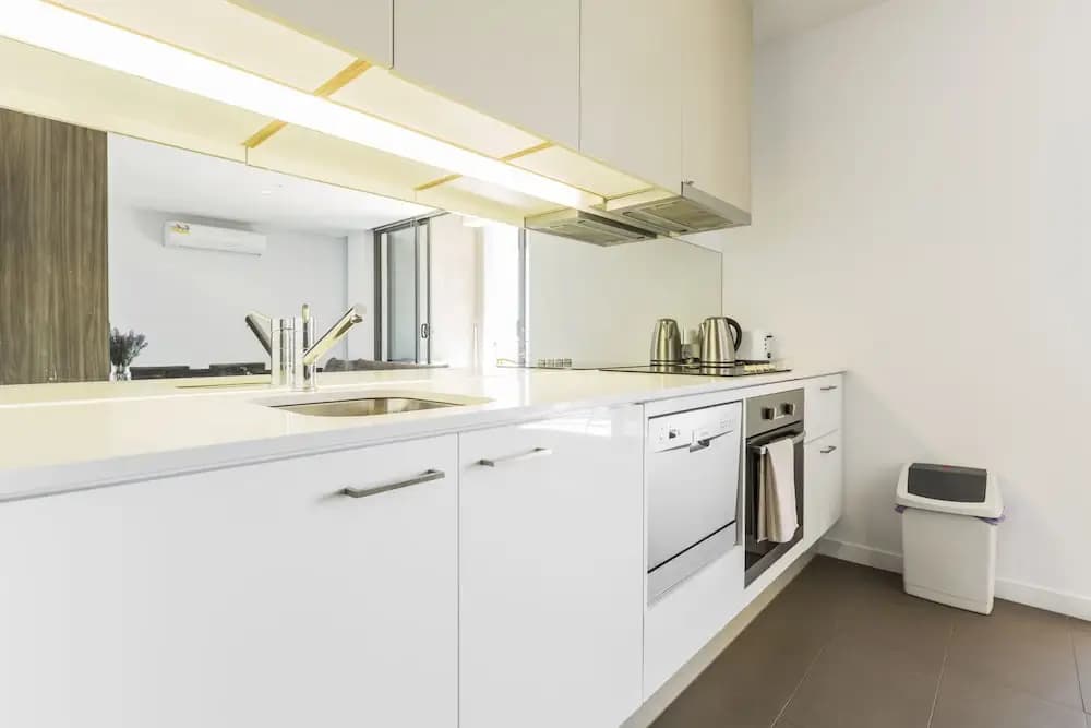 C3CBD Melbourne Apartment - photo 17