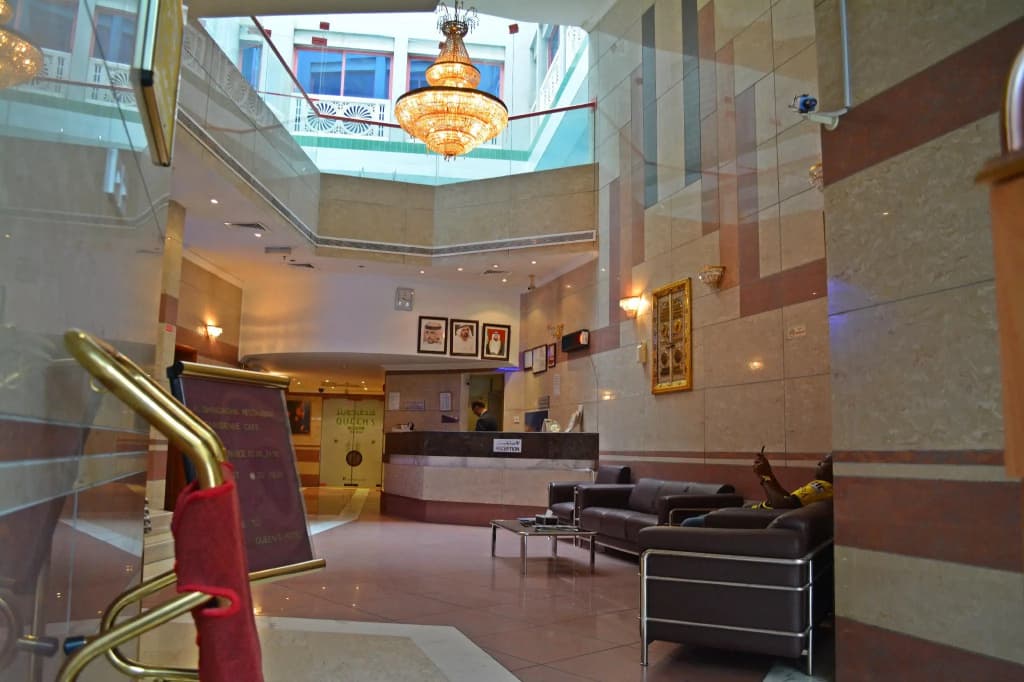 Queen's Hotel - photo 2