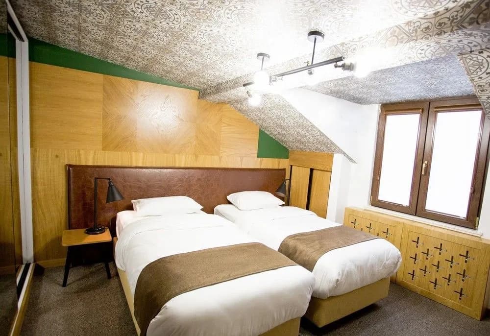 Crowns Hotel - photo 3