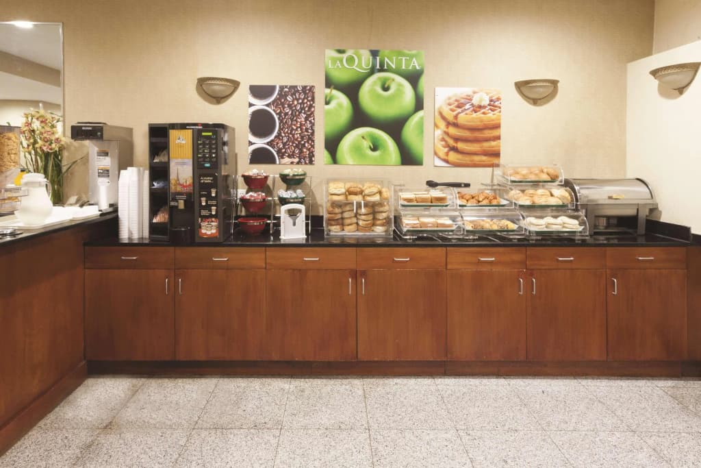 La Quinta Inn by Wyndham Queens (New York City) - photo 8