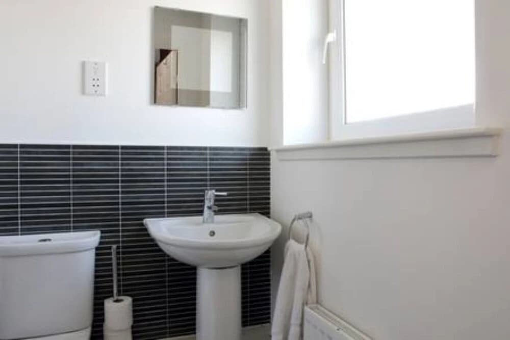 2 Bedroom Flat In Bonnington - photo 10