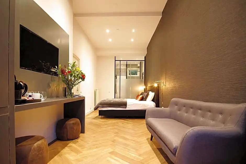 The Canal Bridge Suites - photo 4