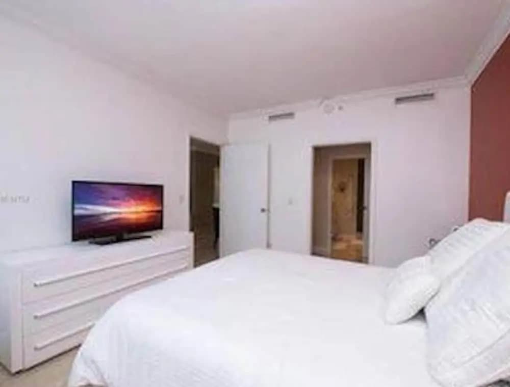 Beautiful Miami Brickell 2 Bedroom 2 Bathroom Apartment in the Sky Sleeps 4 - photo 2